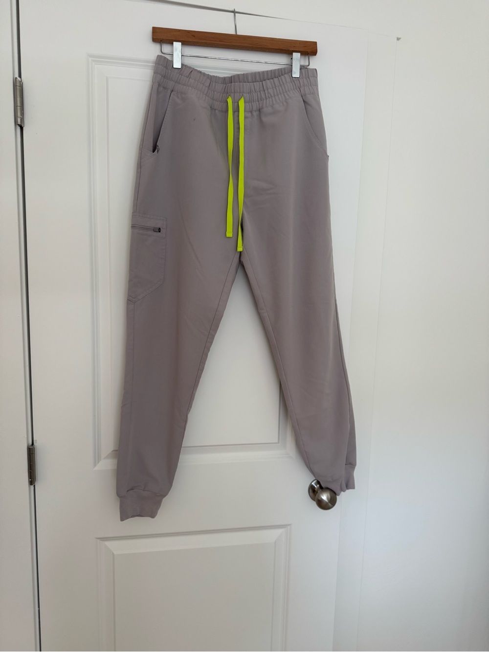 FIGS Zamora Jogger Scrub Pants size Medium in Gray. Worn once